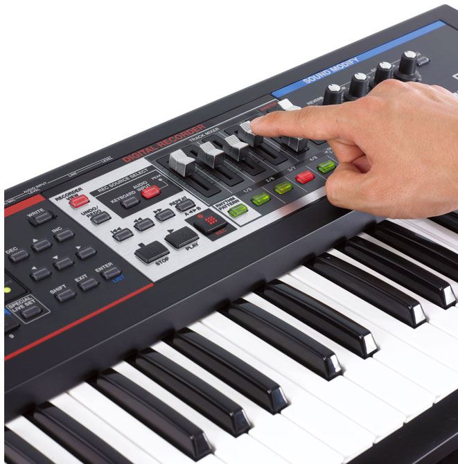 картинка Roland Juno Gi магазин Multimusic являющийся официальным дистрибьютором в России картинка Roland Juno Gi от магазина Multimusic