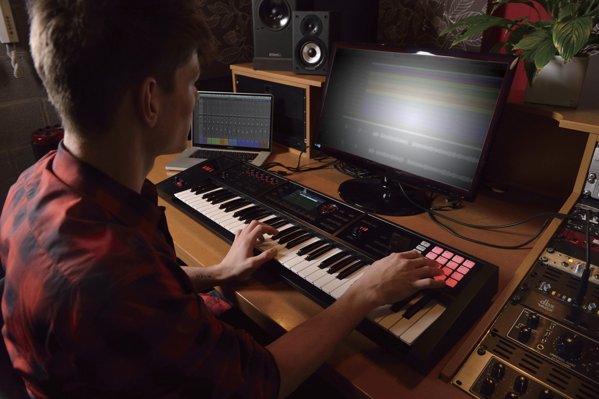 картинка Roland FA-06 магазин Multimusic являющийся официальным дистрибьютором в России картинка Roland FA-06 от магазина Multimusic