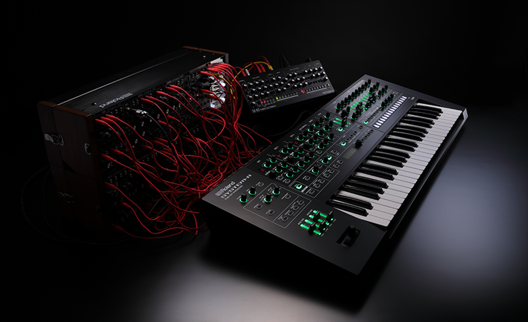 картинка Roland System-8 магазин Multimusic являющийся официальным дистрибьютором в России картинка Roland System-8 от магазина Multimusic